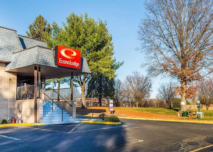 Pet Friendly hotel: Econo Lodge Milldale - Southington